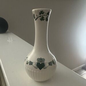 Vintage Wicklow Vale Irish Claddagh & Shamrock Bud Vase White & Green